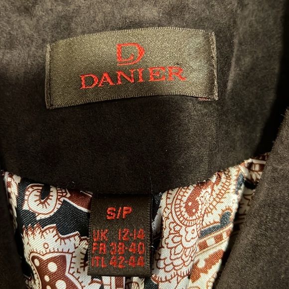 Danier Leather Jacket With Polyester Lining - Picture 15 of 16